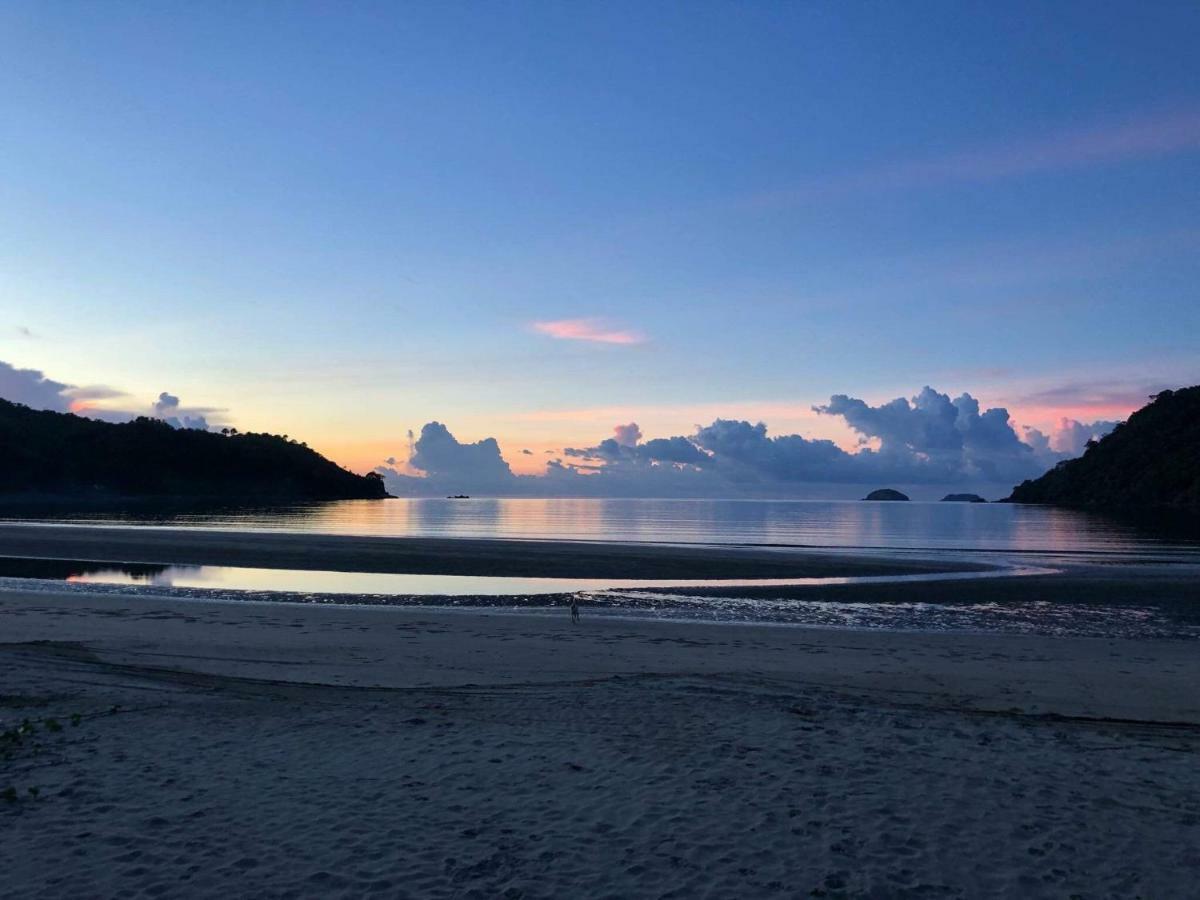 Bucana Beachfront Guesthouse El Nido Buitenkant foto